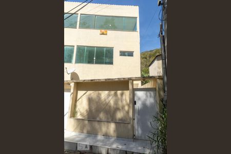 Casa para alugar com 100m², 2 quartos e sem vaga Casa para alugar com 100m², 2 quartos e sem vagaFachada