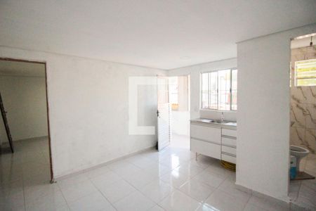 Cozinha de casa para alugar com 1 quarto, 50m² em Vila Nova Curuçá, São Paulo