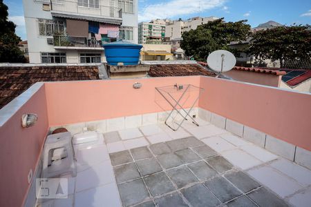 Casa à venda com 108m², 3 quartos e sem vaga Casa à venda com 108m², 3 quartos e sem vagaTerraço