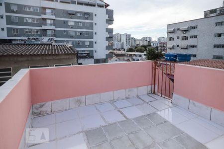 Casa à venda com 108m², 3 quartos e sem vaga Casa à venda com 108m², 3 quartos e sem vagaTerraço
