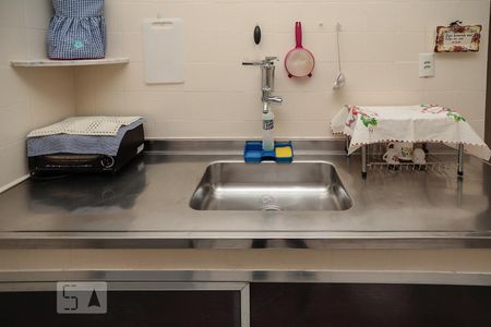 Casa à venda com 108m², 3 quartos e sem vaga Casa à venda com 108m², 3 quartos e sem vagaCozinha