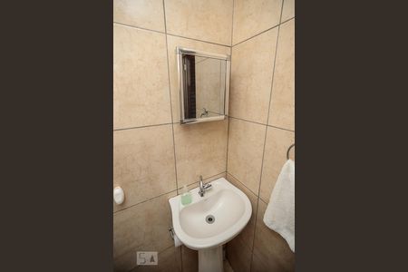 Casa à venda com 108m², 3 quartos e sem vaga Casa à venda com 108m², 3 quartos e sem vagaBanheiro 1