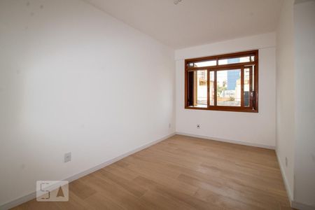 Quarto 1 de apartamento para alugar com 2 quartos, 70m² em Bela Vista, Porto Alegre
