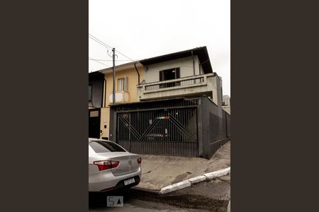 Casa para alugar com 128m², 2 quartos e 2 vagas Casa para alugar com 128m², 2 quartos e 2 vagasFachada