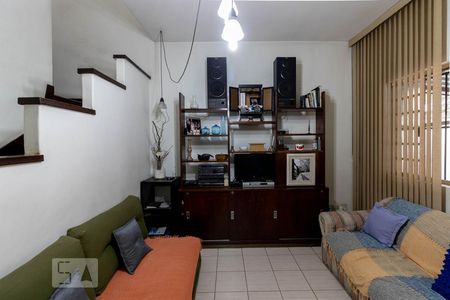 Casa à venda com 128m², 2 quartos e 2 vagasSala