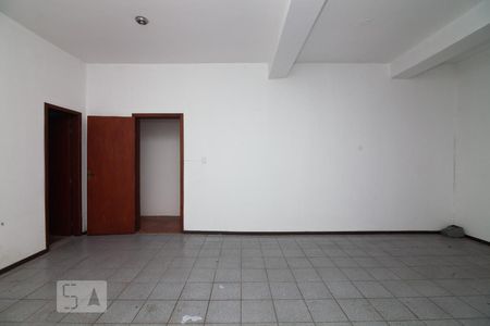 Casa à venda com 440m², 4 quartos e 2 vagasEntrada