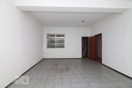 Casa à venda com 440m², 4 quartos e 2 vagasEntrada