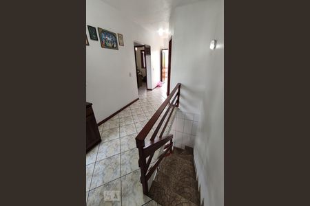 Casa à venda com 198m², 4 quartos e 2 vagasEscada