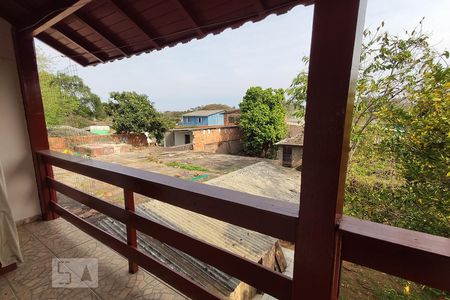 Casa à venda com 198m², 4 quartos e 2 vagasSacada fundos