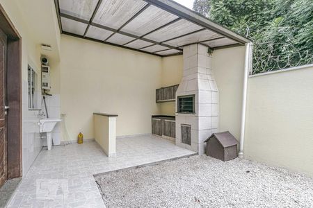 Casa para alugar com 131m², 3 quartos e 2 vagasFundos