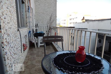 Apartamento à venda com 82m², 2 quartos e 1 vaga Apartamento à venda com 82m², 2 quartos e 1 vagaVaranda