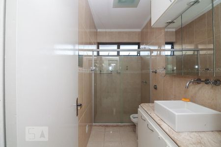 Banheiro de apartamento à venda com 3 quartos, 96m² em Menino Deus, Porto Alegre