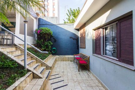 Casa à venda com 270m², 3 quartos e 4 vagasFundos