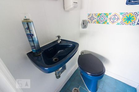 Casa à venda com 270m², 3 quartos e 4 vagasBanheiro de Serviço