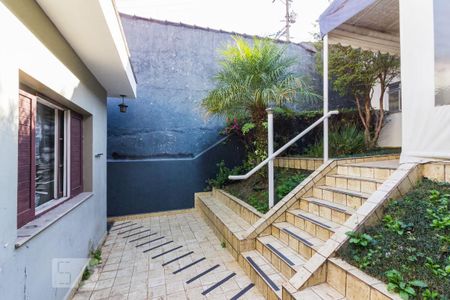 Casa à venda com 270m², 3 quartos e 4 vagasFundos