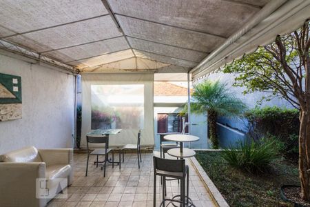 Casa à venda com 270m², 3 quartos e 4 vagasFundos