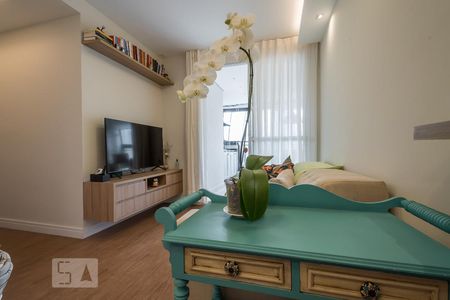 Sala de apartamento à venda com 2 quartos, 67m² em Santo Amaro, São Paulo