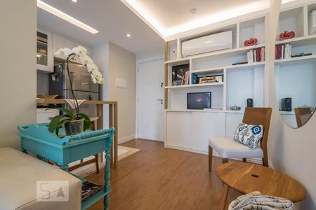 Sala de apartamento à venda com 2 quartos, 67m² em Santo Amaro, São Paulo
