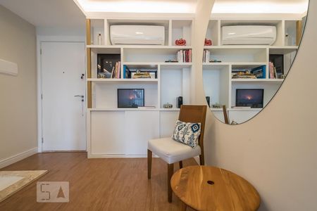 Sala de apartamento à venda com 2 quartos, 67m² em Santo Amaro, São Paulo