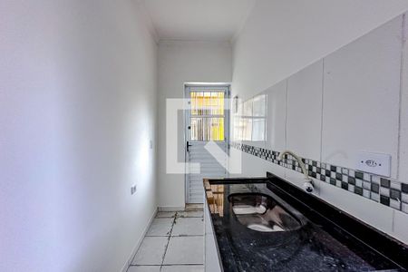 Cozinha de apartamento para alugar com 1 quarto, 45m² em Vila Bertioga, São Paulo