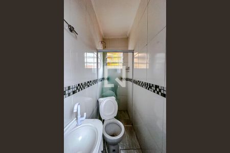 Banheiro de apartamento para alugar com 1 quarto, 45m² em Vila Bertioga, São Paulo