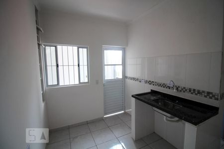 Sala/Cozinha de kitnet/studio para alugar com 1 quarto, 40m² em Vila Bertioga, São Paulo