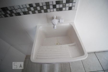 Lavanderia (Torneira) de kitnet/studio para alugar com 1 quarto, 40m² em Vila Bertioga, São Paulo