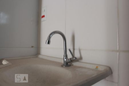 Banheiro de kitnet/studio para alugar com 2 quartos, 60m² em Vila Bertioga, São Paulo