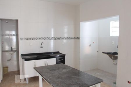 Sala/Cozinha de kitnet/studio para alugar com 2 quartos, 60m² em Vila Bertioga, São Paulo