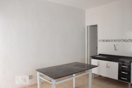 Sala/Cozinha de kitnet/studio para alugar com 2 quartos, 60m² em Vila Bertioga, São Paulo