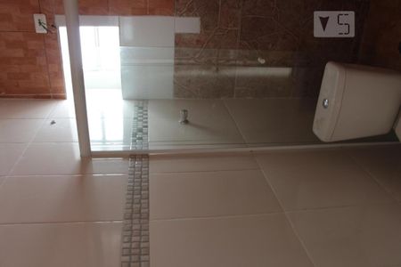 Banheiro de kitnet/studio para alugar com 2 quartos, 60m² em Vila Bertioga, São Paulo