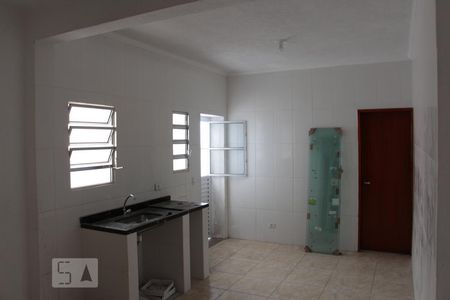 Sala/Cozinha de kitnet/studio para alugar com 2 quartos, 60m² em Vila Bertioga, São Paulo