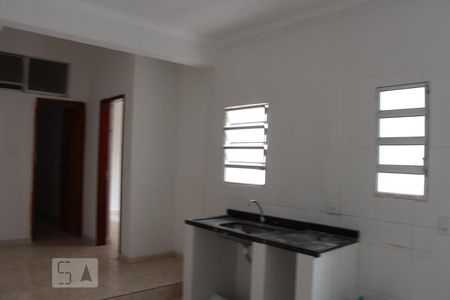 Sala/Cozinha de kitnet/studio para alugar com 2 quartos, 60m² em Vila Bertioga, São Paulo