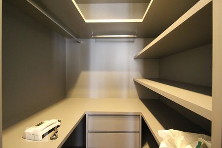 Closet do Quarto  de apartamento para alugar com 1 quarto, 41m² em Itaim Bibi, São Paulo