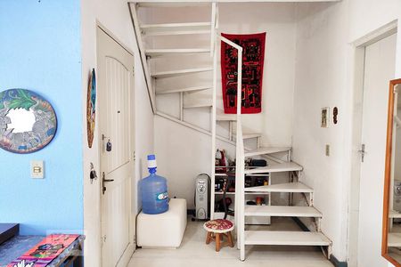 Sala Escada de casa de condomínio à venda com 2 quartos, 52m² em Estância Velha, Canoas