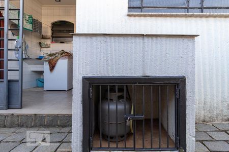 Casa à venda com 156m², 3 quartos e 1 vagaÁrea de Serviço