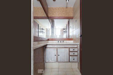 Apartamento à venda com 100m², 2 quartos e 1 vagaBanheiro da suíte