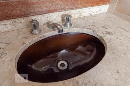 Apartamento à venda com 100m², 2 quartos e 1 vagaBanheiro da suíte