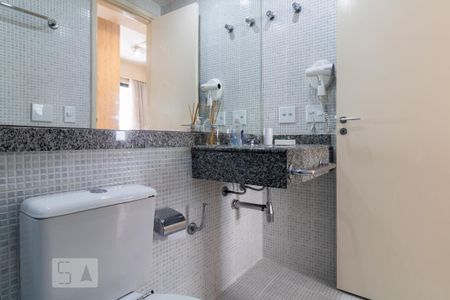Banheiro de kitnet/studio para alugar com 1 quarto, 36m² em Indianópolis, São Paulo