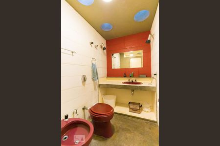 Casa à venda com 222m², 3 quartos e 2 vagasBanheiro 