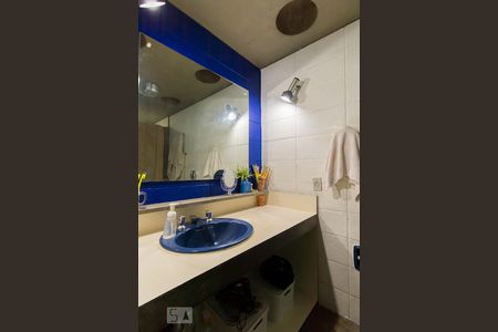 Casa à venda com 222m², 3 quartos e 2 vagasBanheiro da Suíte 