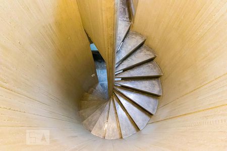 Casa à venda com 222m², 3 quartos e 2 vagasEscada 