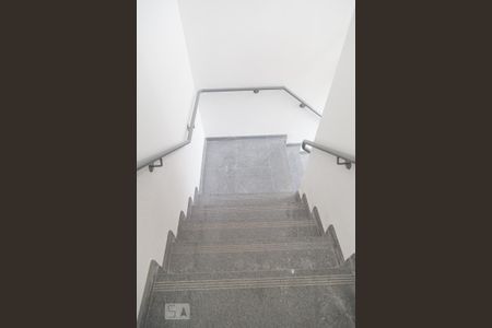 Casa de condomínio à venda com 148m², 3 quartos e 3 vagas Casa de condomínio à venda com 148m², 3 quartos e 3 vagasEscada