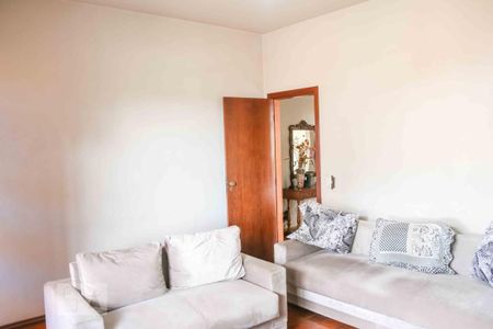 Casa para alugar com 300m², 4 quartos e 4 vagasSala de TV