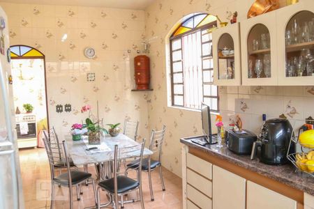 Casa para alugar com 300m², 4 quartos e 4 vagasCozinha