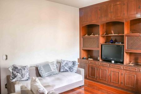 Casa para alugar com 300m², 4 quartos e 4 vagasSala de TV