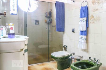 Casa para alugar com 300m², 4 quartos e 4 vagasBanheiro Social