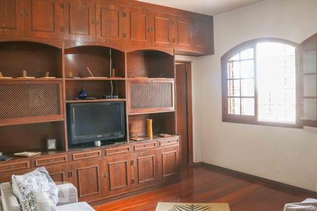 Casa para alugar com 300m², 4 quartos e 4 vagasSala de TV