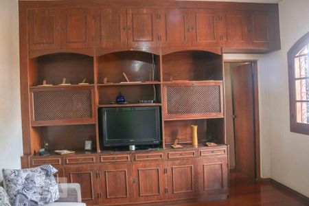 Casa para alugar com 300m², 4 quartos e 4 vagasSala de TV superior