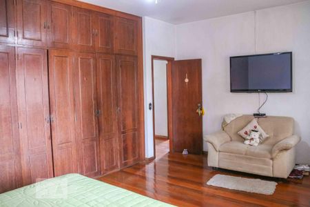 Casa para alugar com 300m², 4 quartos e 4 vagasQuarto Suíte